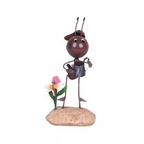 Mini Ant Craft/Art Statue Creative Model Desk Room Decoration [Flower Watering]
