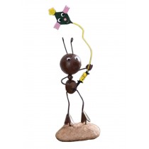 Mini Ant Craft/Art Statue Creative Model Desk Room Decoration [Kite Flying]