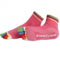 Women's Non Slip Full Toe Yoga Socks With Grip 2 Pairs Set,Rainbow Toe/Rose Red